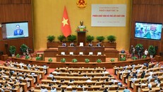 Quang cảnh phiên chất vấn sáng 22/8. Ảnh: QH