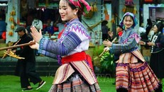 Điệu múa truyền thống của đồng bào dân tộc Mông. Ảnh tư liệu: Khánh Hòa/TTXVN