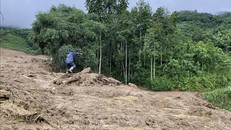 Hiện trường khu vực xảy ra lũ ống, lũ quét. Ảnh: TTXVN phát