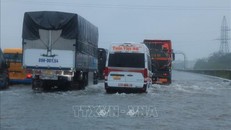 Ngập cả cây số trên tuyến cao tốc Pháp Vân - Cầu Giẽ