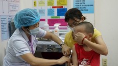 Vaccine là “lá chắn” phòng bệnh tốt nhất cho trẻ