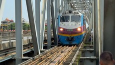 Ngành Đường sắt chạy lại tàu qua cầu Đuống và cầu Long Biên từ chiều 13/9