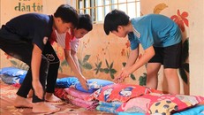 Ổn định việc ăn, ở và học tập cho 107 học sinh thôn Làng Nủ