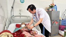 Phẫu thuật bằng robot để điều trị ung thư đại tràng cho cụ bà 89 tuổi