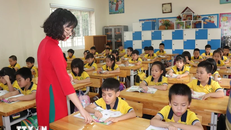 Sau khi lắng nghe các ý kiến góp ý, Bộ Giáo dục và Đào tạo đã rút đề xuất miễn học phí cho con giáo viên ra khỏi dự thảo Luật Nhà giáo. (Ảnh: PV/Vietnam+)