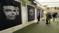 Tác phẩm nghệ thuật đầu tiên do robot tạo ra được bán với giá 1,32 triệu USD