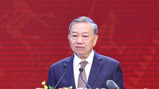 Tổng Bí thư Tô Lâm phát biểu chào mừng ngày Nhà giáo Việt Nam 20/11. (Ảnh: Thống Nhất/TTXVN)