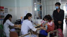 Gia tăng bệnh nhi nhập viện do thời tiết giao mùa