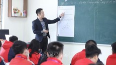 Thông qua đề nghị xây dựng Nghị quyết thí điểm tuyển người có trình độ cao đẳng dạy một số môn học phổ thông