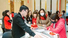 Nườm nượp người mua vàng tại lễ hội vàng DOJI dịp thần tài