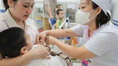 Các tỉnh, thành phố khẩn trương tổ chức chiến dịch tiêm vaccine phòng sởi