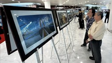 Triển lãm "Đà Nẵng 50 năm - Khát vọng vươn mình"