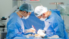 Tổn thương đốt sống cổ vì sử dụng điện thoại quá nhiều