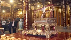 Đưa ngai vàng ở Điện Thái Hòa tạm thời vào bảo quản ở kho cổ vật