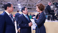 Thủ tướng Phạm Minh Chính gặp Tổng Giám đốc UNESCO Audrey Azoulay. (Ảnh: Dương Giang/TTXVN)