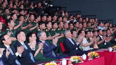 Tổng Bí thư Tô Lâm, các đồng chí lãnh đạo Đảng, Nhà nước, Bộ Quốc phòng tại buổi giao lưu. Ảnh: Trọng Đức