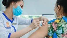 Tiêm vaccine phòng cúm. Ảnh: Minh Quyết