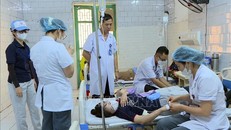 Xác minh vụ việc khoảng 30 công nhân nhập viện, có biểu hiện ngộ độc