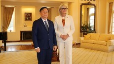 Trưởng Ban Tuyên giáo và Dân vận Trung ương Nguyễn Trọng Nghĩa và Toàn quyền Sam Monstyn. 