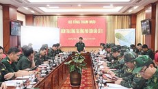 Thượng tướng Nguyễn Văn Nghĩa, Phó Tổng mưu trưởng Quân đội Nhân dân Việt Nam, phát biểu kết luận kiểm tra công tác phòng chống bão số 11 tại Quảng Ninh.