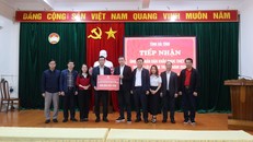 SABECO trao bảng hỗ trợ trị giá 500 triệu đồng cho tỉnh Hà Tĩnh.