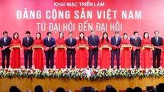Tổng Bí thư Tô Lâm và các đồng chí lãnh đạo Đảng, Nhà nước cắt băng khai mạc Triển lãm "Đảng Cộng sản Việt Nam - Từ Đại hội đến Đại hội." 