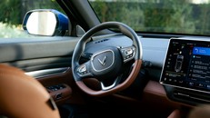 Cơ hội sở hữu SUV full-size VinFast VF 9 chỉ từ 1,3 tỷ đồng trong tháng 12