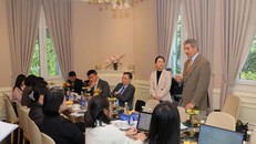 Việt Nam trong tiến trình chuyển đổi và phát triển kinh tế của ASEAN