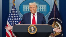 "Góc khuất" sau ánh hoàng kim