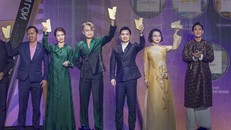 Ông Đỗ Vinh Quang, Phó Chủ tịch HĐQT T&T Group (thứ ba từ phải sang) đại diện Tập đoàn T&T Group nhận vinh danh tại hạng mục “Vươn mình ra biển lớn” của WeChoice Awards 2025