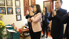 Bộ trưởng Bộ Y tế Đào Hồng Lan thắp hương, tri ân lãnh đạo Bộ tiền nhiệm