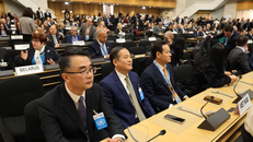 Đại tá Trần Viết Trung - Phó Chánh Văn phòng cơ quan thường trực về nhân quyền Chính phủ (ngoài cùng bên trái) cùng đoàn đại biểu Việt Nam tham dự phiên khai mạc Hội đồng Nhân quyền Liên hợp quốc đã tiến hành Khóa họp thường kỳ lần thứ 61. 