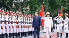 Tổng Bí thư, Chủ tịch nước Tô Lâm duyệt Đội danh dự Công an nhân dân. 