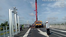 Đơn vị thi công lắp đặt giá long môn tại km 1981+700.