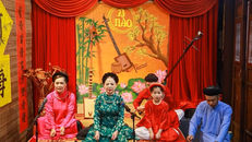 Biểu diễn nghệ thuật ca trù truyền thống tại chương trình. 