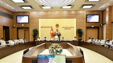 Chủ tịch Quốc hội Trần Thanh Mẫn phát biểu bế mạc Phiên họp thứ tư của ủy ban Thường vụ Quốc hội. 