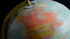 Trái đất đang quay chậm dần vì hiện tượng ấm lên toàn cầu