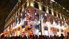 Hoảng hồn phát hiện nam thanh niên nhảy lầu tự tử ở Diamond Plaza