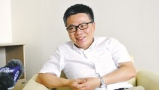 GS Ngô Bảo Châu dịch sách tặng học sinh nghèo dịp Giáng sinh