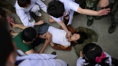 Thiếu nữ tử vong vì quá sức trong ngày ‘đèn đỏ’