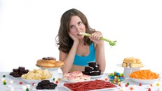 Những lỗi sai cơ bản trong ăn uống mà bạn cần biết