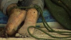 Bố trói, đánh chết con trai vì lấy trộm trứng vịt