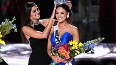 Tân Hoa hậu Hoàn vũ 2015 xin lỗi Hoa hậu Colombia