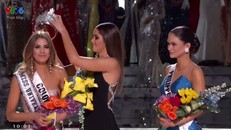 Giây phút sốc của hoa hậu Colombia khi bị gỡ vương miện