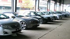 Lượng tiêu thụ ô tô trong nước tăng vọt tháng cuối năm