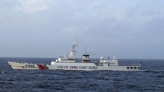 Tàu Trung Quốc mang 4 khẩu pháo áp sát đảo tranh chấp với Nhật Bản