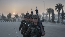 Cận cảnh nữ học viên quân sự luyện tập tại vùng chiến sự ở Syria