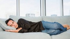 Vợ đòi kiện chồng vì cưới 6 tháng vẫn chưa được động phòng