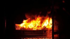 Tàu du lịch chở 25 người bốc cháy trên Vịnh Hạ Long