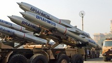 Việt Nam mua tên lửa của Ấn Độ khiến Trung Quốc hốt hoảng?